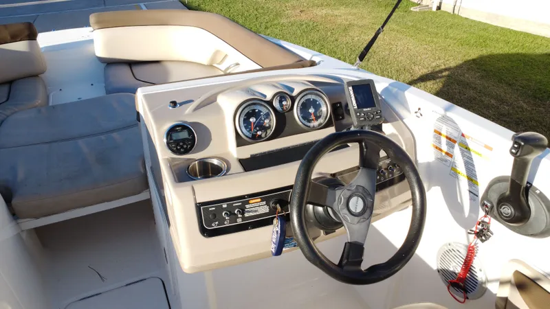 Slide: The Image of Bayliner 210 DB 2015 - 26