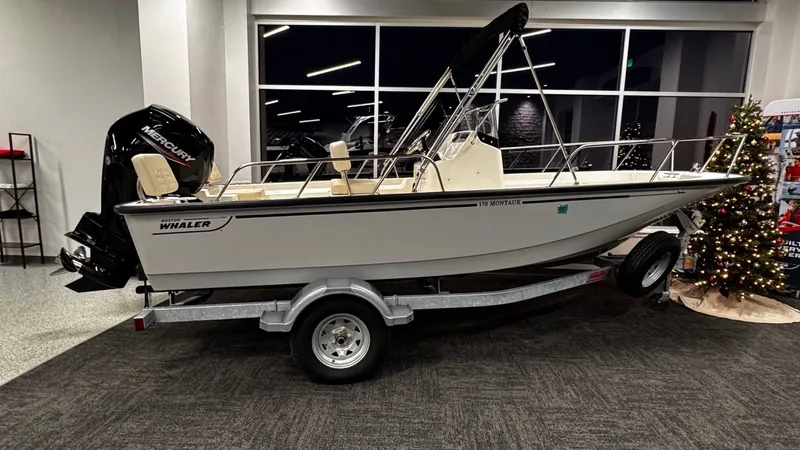 The Image of Boston Whaler 170 Montauk 2024 - 1