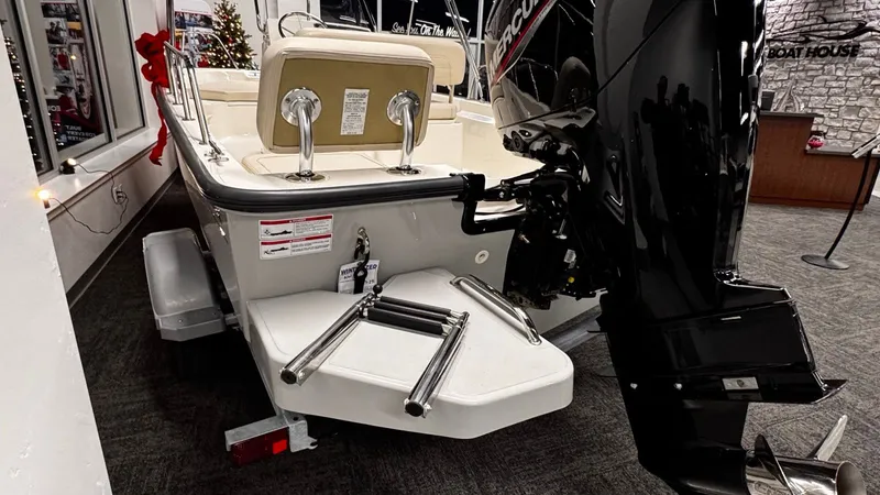 Slide: The Image of Boston Whaler 170 Montauk 2024 - 10