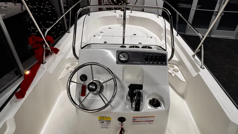 Slide: The Image of Boston Whaler 170 Montauk 2024 - 5