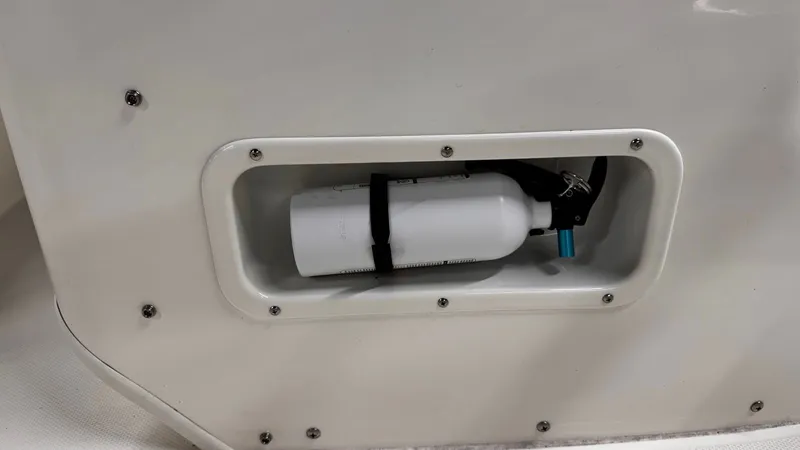 Slide: The Image of Boston Whaler 170 Montauk 2024 - 7