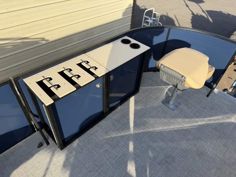 Slide: The Image of Lowe LF 172 2026 - 8