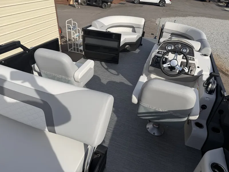 Slide: The Image of Lowe SS230 DV 2026 - 12