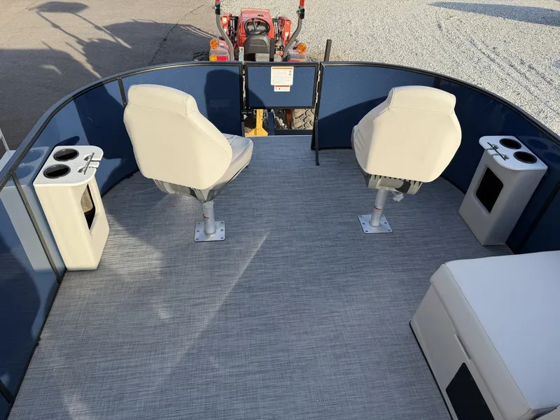 Slide: The Image of Lowe LF 172 2026 - 15