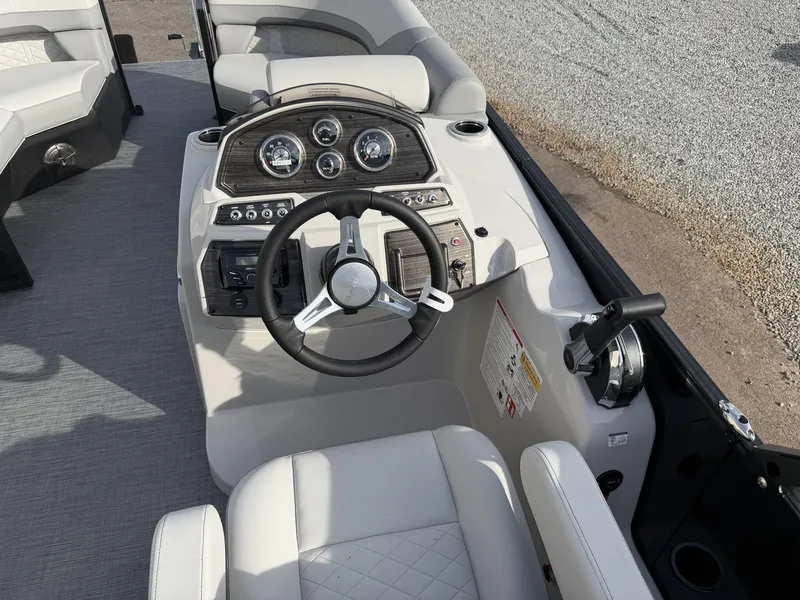 Slide: The Image of Lowe SS230 DV 2026 - 14