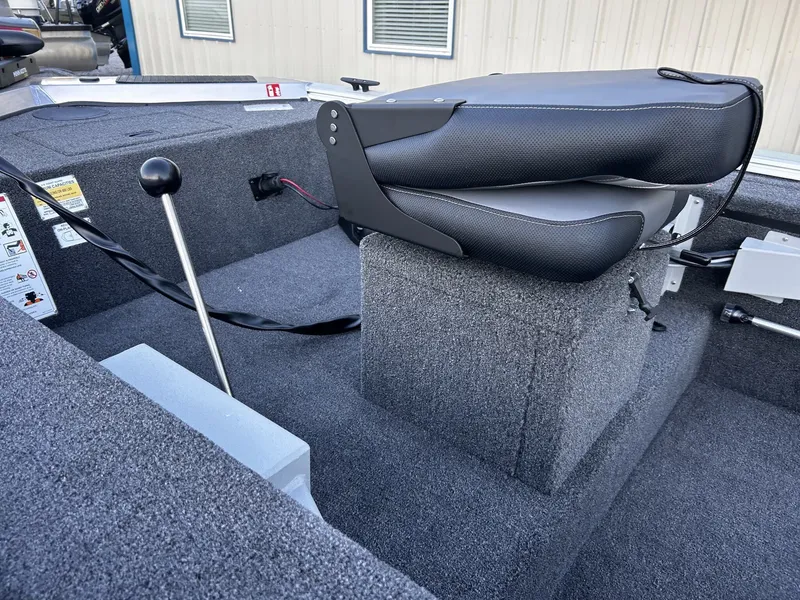 Slide: The Image of Lowe Skorpion 16 STICKSTEER 2026 - 3