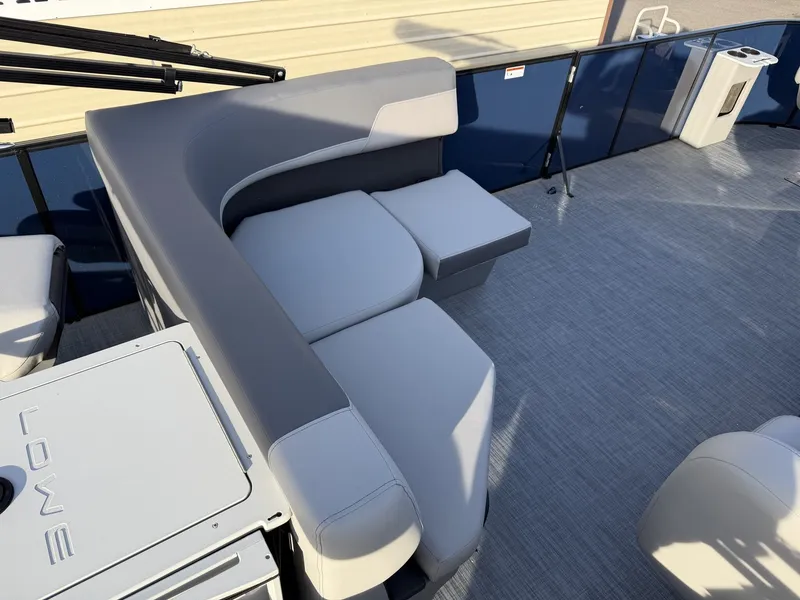 Slide: The Image of Lowe LF 172 2026 - 12