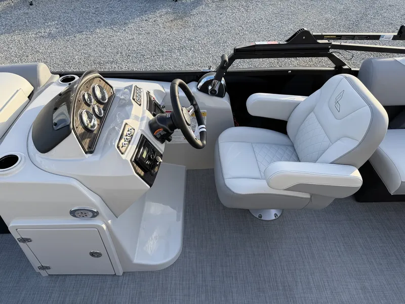 Slide: The Image of Lowe Ss 230 2026 - 9