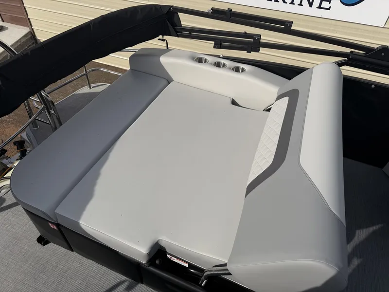 Slide: The Image of Lowe SS230 DV 2026 - 10