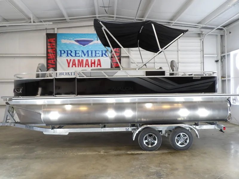 The Image of Avalon Venture 85 Rear Fish - 21' 2026 - 1