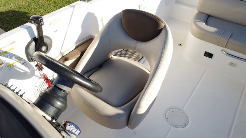 Slide: The Image of Bayliner 210 DB 2015 - 27