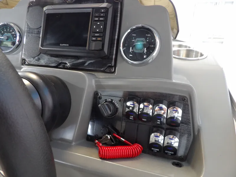 Slide: The Image of Avalon Venture 85 Rear Fish - 21' 2026 - 25