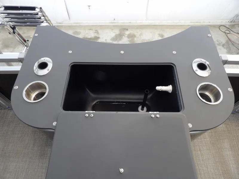 Slide: The Image of Avalon Venture 85 Rear Fish - 21' 2026 - 30