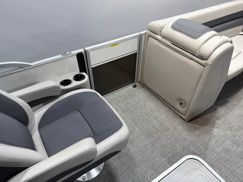 Slide: The Image of Barletta Cabrio 24UC 2025 - 12