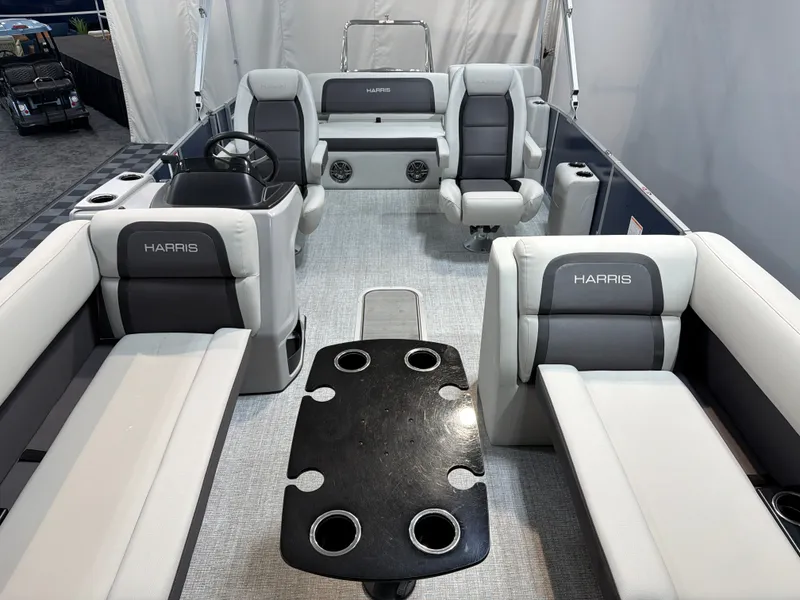 Slide: The Image of Harris Cruiser 230 2025 - 10