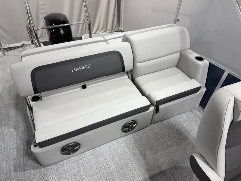 Slide: The Image of Harris Cruiser 230 2025 - 12