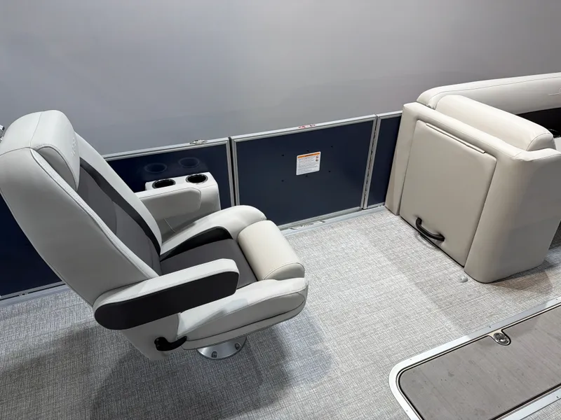 Slide: The Image of Harris Cruiser 230 2025 - 13