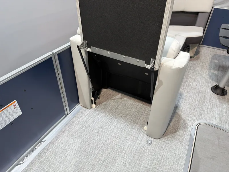 Slide: The Image of Harris Cruiser 230 2025 - 14