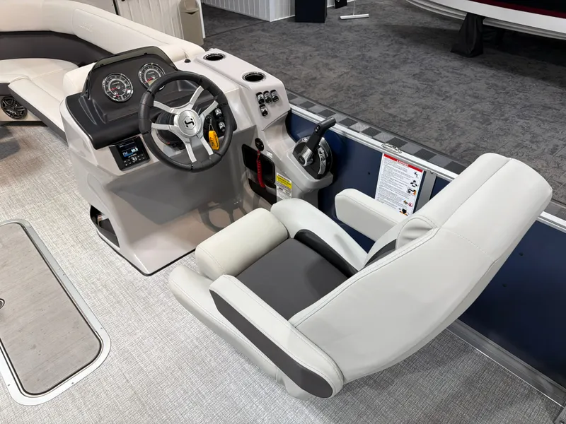 Slide: The Image of Harris Cruiser 230 2025 - 15