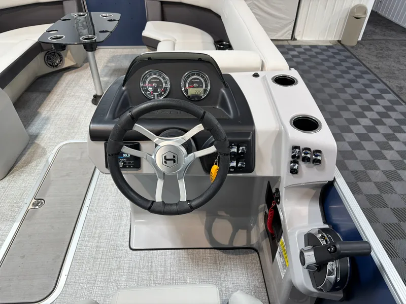 Slide: The Image of Harris Cruiser 230 2025 - 16