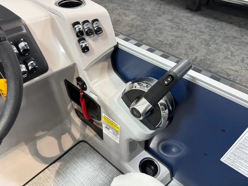 Slide: The Image of Harris Cruiser 230 2025 - 21