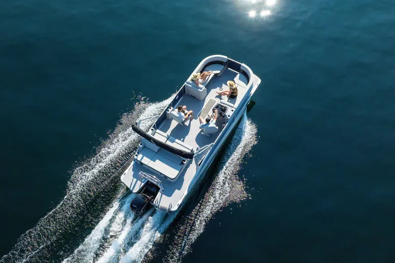 Slide: The Image of Harris Cruiser 230 2025 - 3