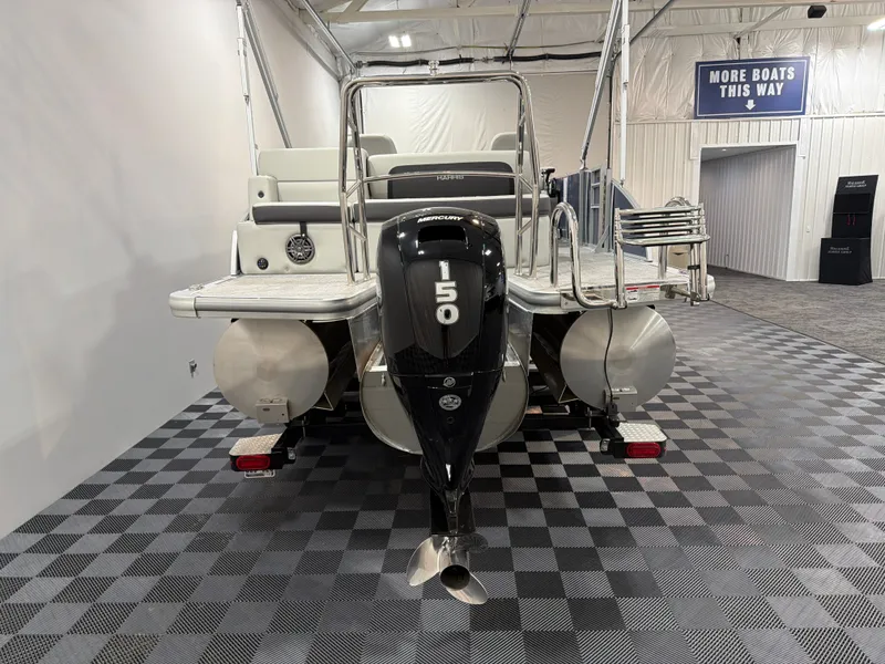 Slide: The Image of Harris Cruiser 230 2025 - 5