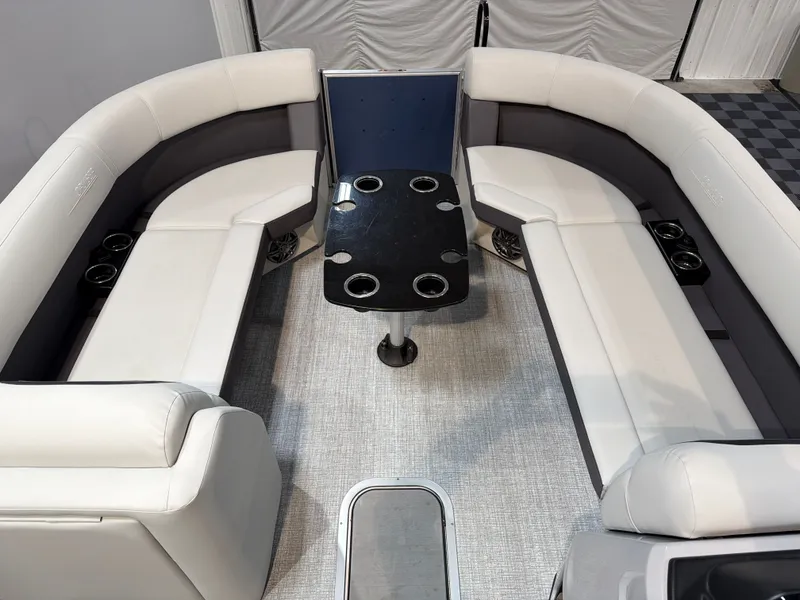 Slide: The Image of Harris Cruiser 230 2025 - 8