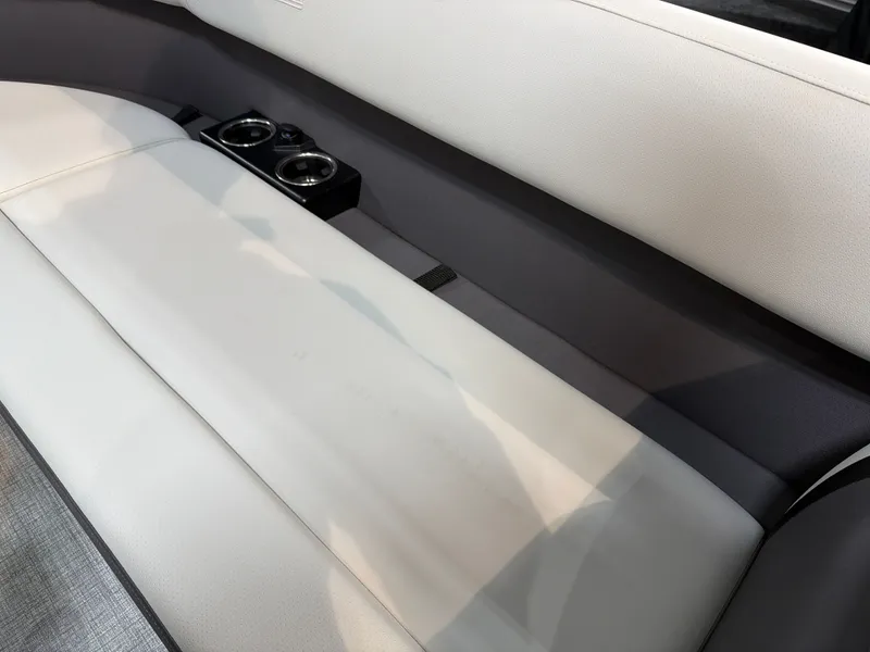 Slide: The Image of Harris Cruiser 230 2025 - 9