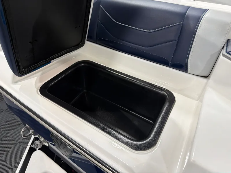 Slide: The Image of Malibu Wakesetter 23 LSV 2025 - 10