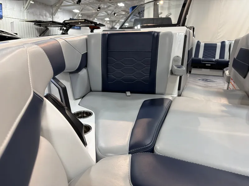 Slide: The Image of Malibu Wakesetter 23 LSV 2025 - 13