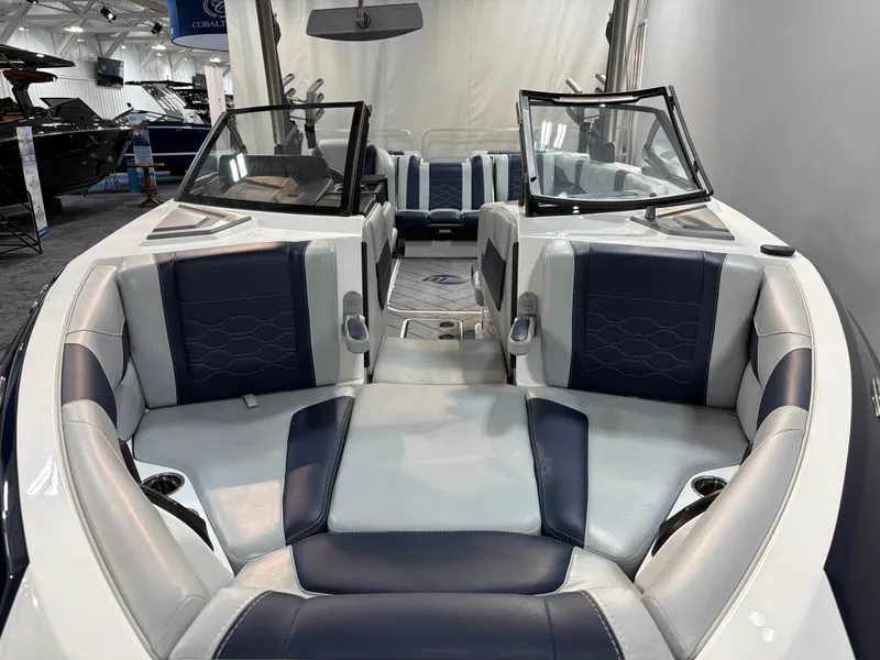 Slide: The Image of Malibu Wakesetter 23 LSV 2025 - 14