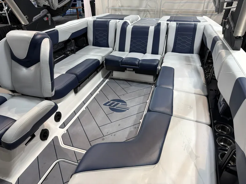 Slide: The Image of Malibu Wakesetter 23 LSV 2025 - 15