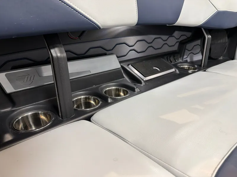 Slide: The Image of Malibu Wakesetter 23 LSV 2025 - 17