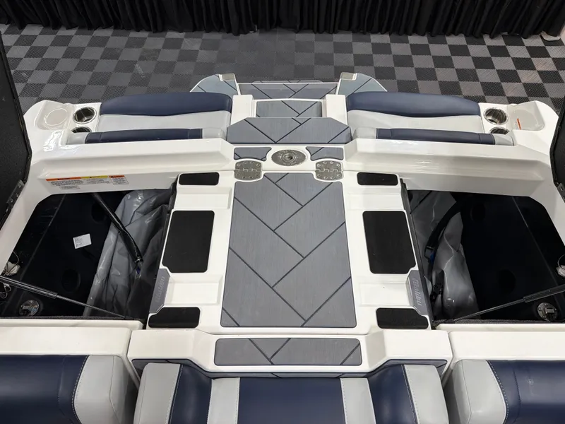 Slide: The Image of Malibu Wakesetter 23 LSV 2025 - 24