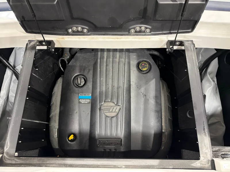 Slide: The Image of Malibu Wakesetter 23 LSV 2025 - 26