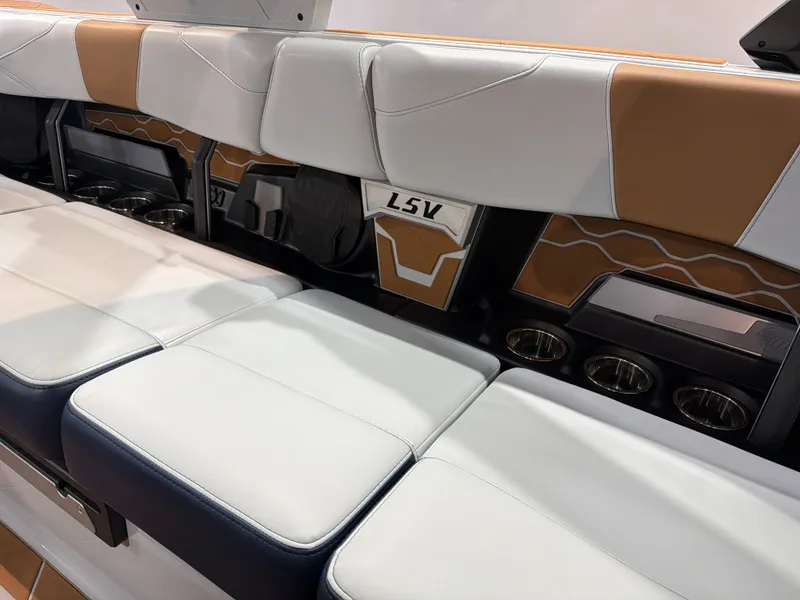 Slide: The Image of Malibu Wakesetter 23 LSV 2025 - 12