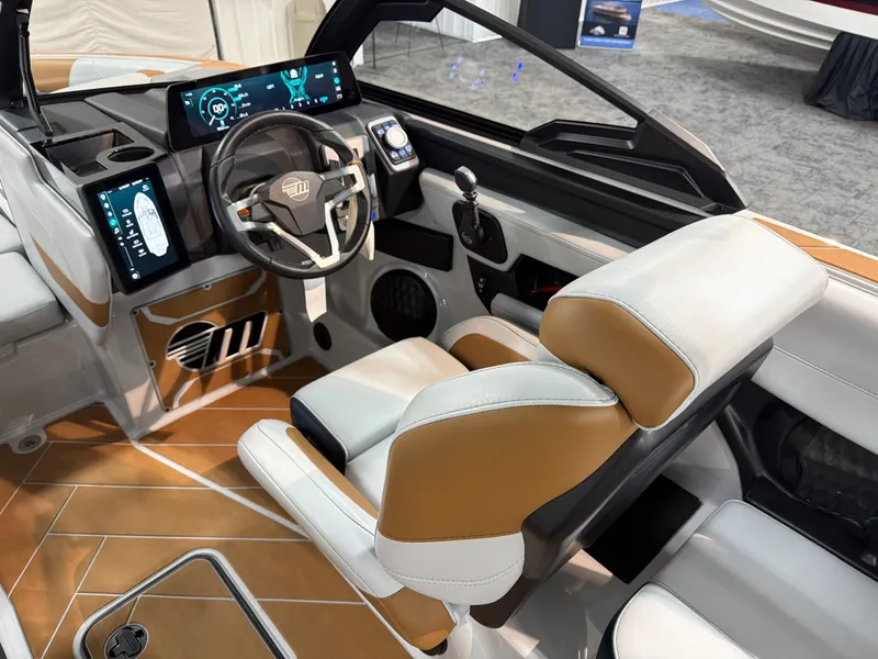 Slide: The Image of Malibu Wakesetter 23 LSV 2025 - 16