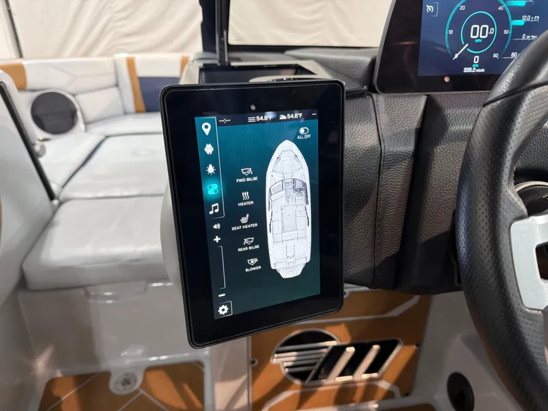 Slide: The Image of Malibu Wakesetter 23 LSV 2025 - 18