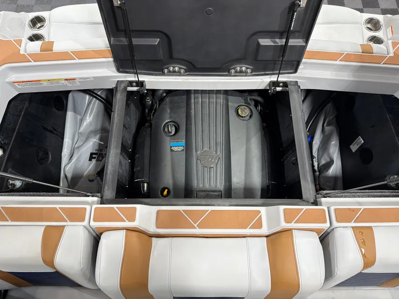 Slide: The Image of Malibu Wakesetter 23 LSV 2025 - 23