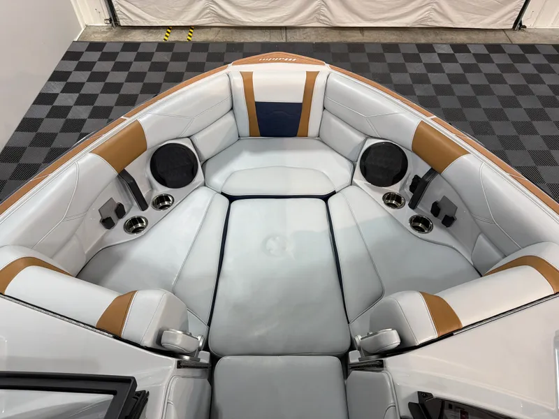 Slide: The Image of Malibu Wakesetter 23 LSV 2025 - 9