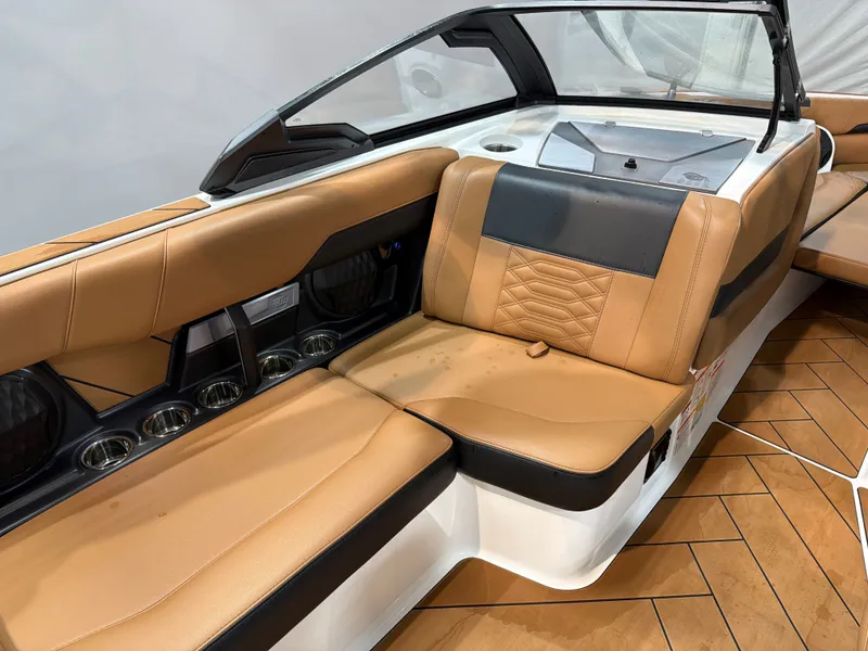 Slide: The Image of Malibu 26 LSV 2025 - 18