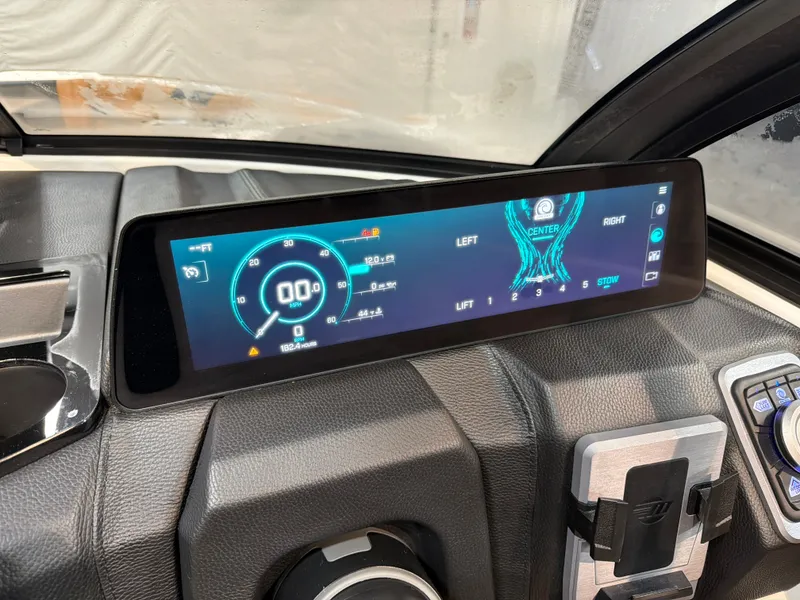 Slide: The Image of Malibu 26 LSV 2025 - 22