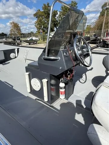 Slide: The Image of Duracraft 18 Center Console 2006 - 6