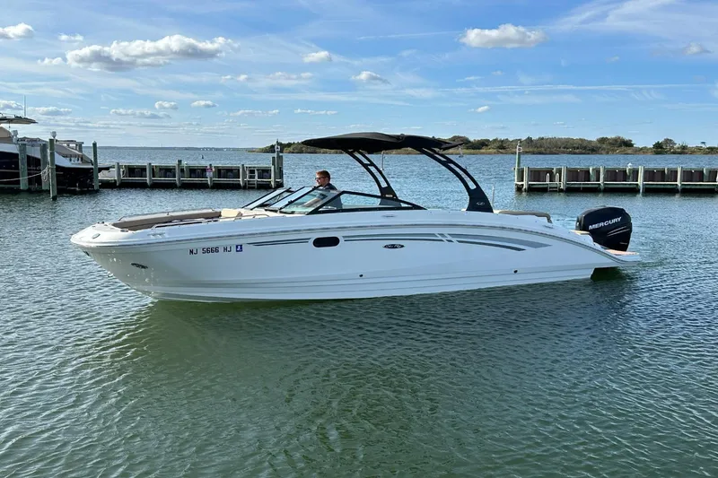 Slide: The Image of Sea Ray 270 Sundeck Outboard 2016 - 1