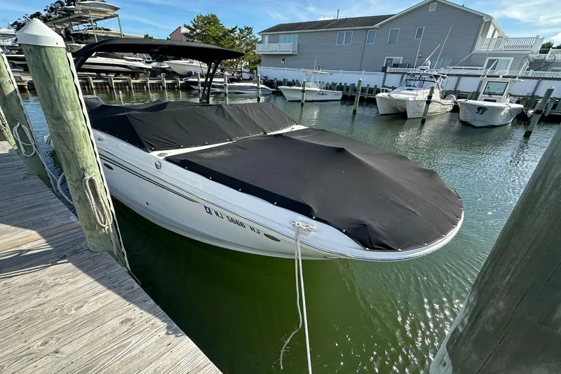 Slide: The Image of Sea Ray 270 Sundeck Outboard 2016 - 11