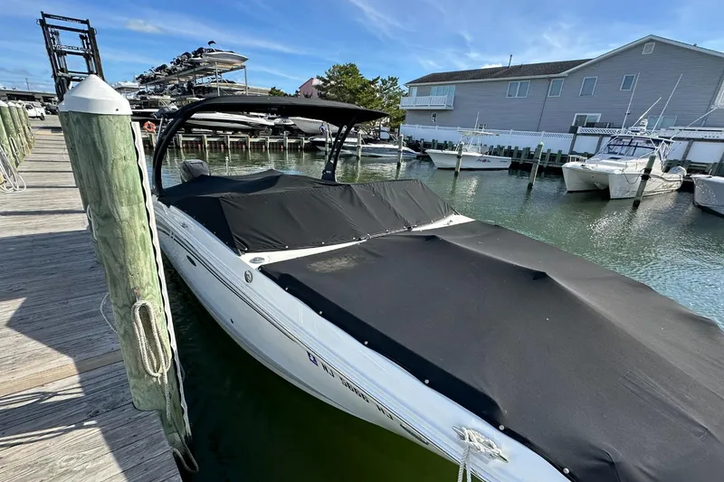 Slide: The Image of Sea Ray 270 Sundeck Outboard 2016 - 12