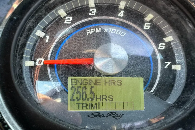 Slide: The Image of Sea Ray 270 Sundeck Outboard 2016 - 14