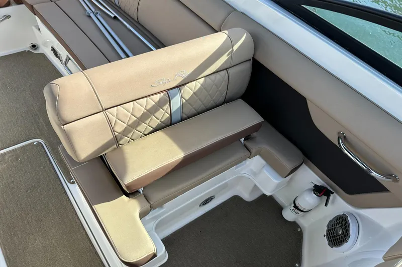 Slide: The Image of Sea Ray 270 Sundeck Outboard 2016 - 19