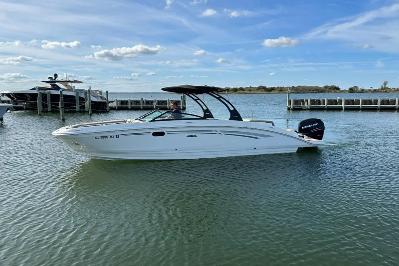 Slide: The Image of Sea Ray 270 Sundeck Outboard 2016 - 2